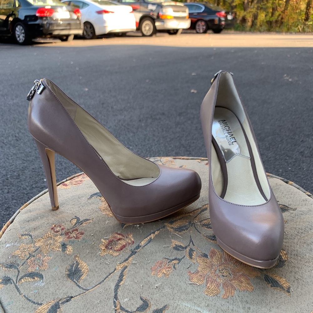 Michael kors size 8 heels